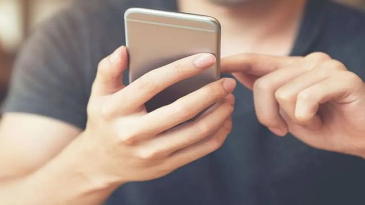 ಬಿಜೆಪಿ ವಕ್ತಾರನ ಮೊಬೈಲ್ನಿಂದ ಅಶ್ಲೀಲ ಫೋಟೋ ವೈರಲ್..! ಬಿಜೆಪಿ ವಕ್ತಾರನ ಮೊಬೈಲ್ನಿಂದ ಅಶ್ಲೀಲ ಫೋಟೋ ವೈರಲ್..!