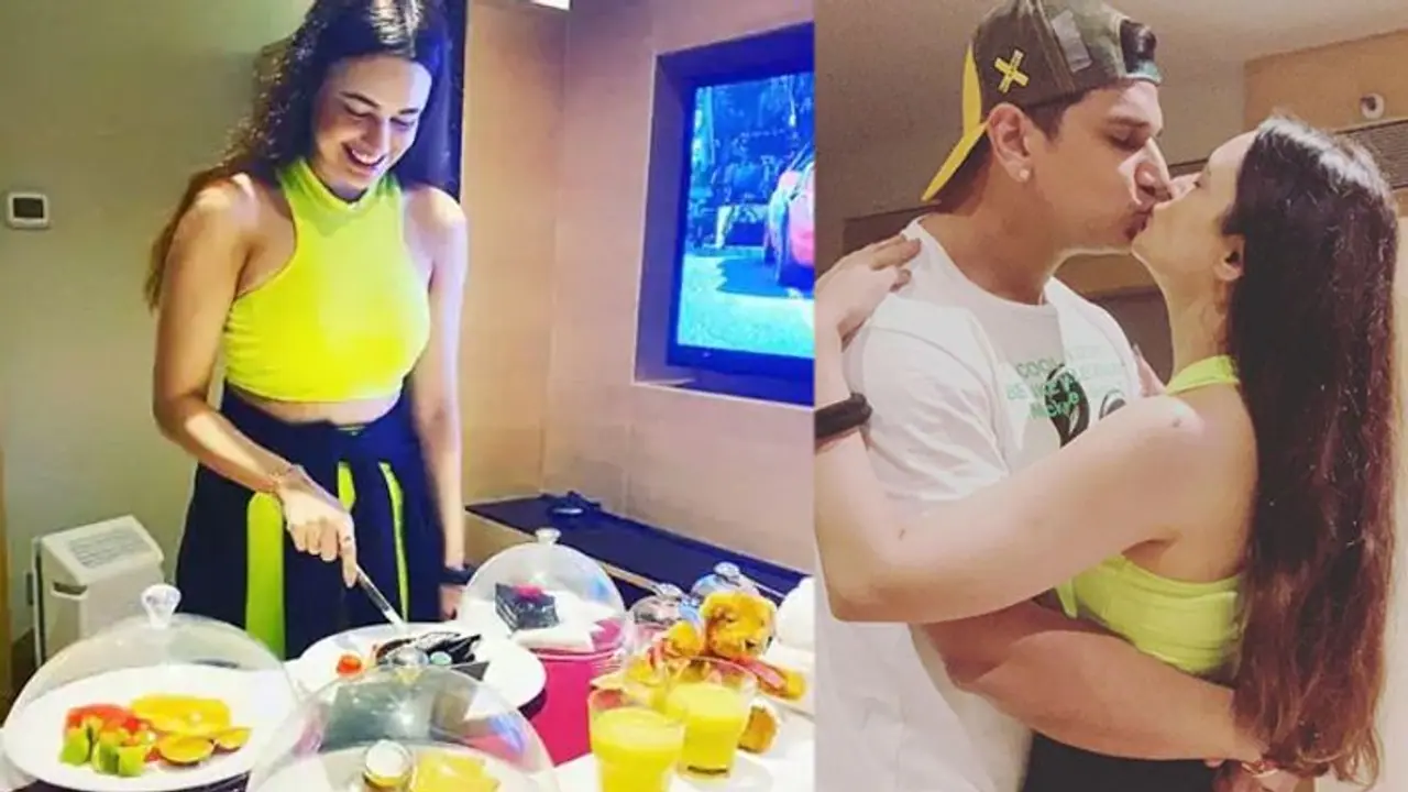 पत्नी युविका चौधरी के बर्थडे पर एक्साइटेड दिखे पति प्रिंस नरूला, Kiss कर रोमांटिक अंदाज में किया विश पत्नी युविका चौधरी के बर्थडे पर एक्साइटेड दिखे पति प्रिंस नरूला, Kiss कर रोमांटिक अंदाज में किया विश