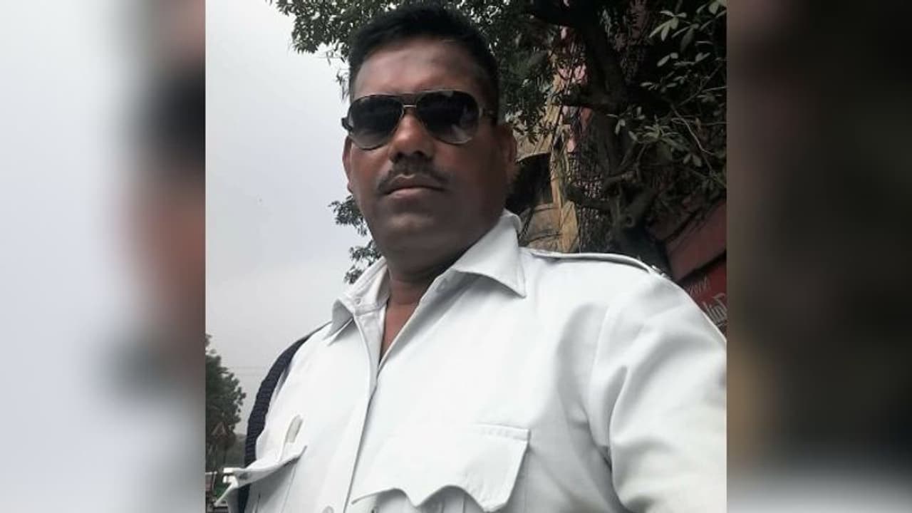 কোভিডের থাবা এবার জোড়াবাগানে, প্রাণ হারালেন কলকাতা পুলিশের আরও ১ কর্মী কোভিডের থাবা এবার জোড়াবাগানে, প্রাণ হারালেন কলকাতা পুলিশের আরও ১ কর্মী