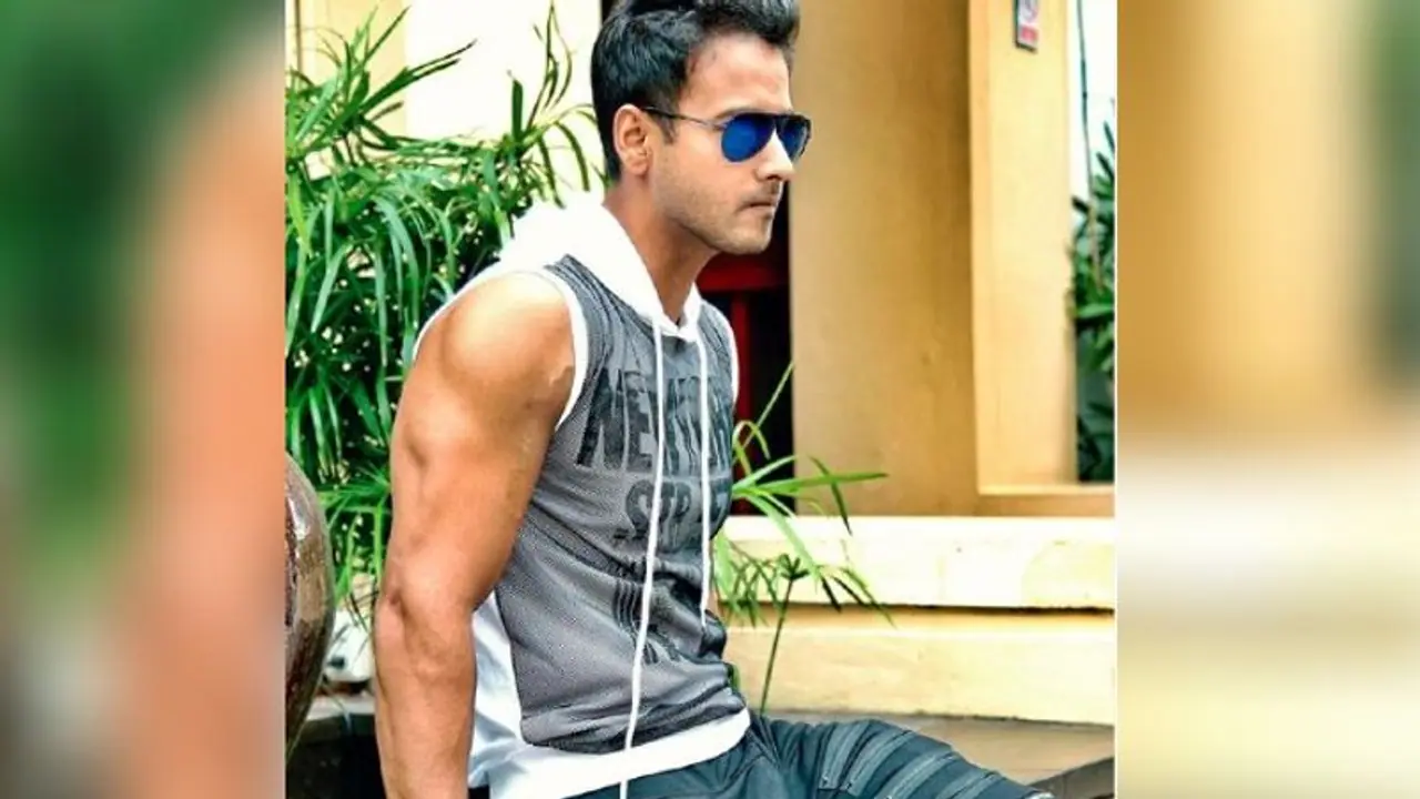 টোনড চেহারায় যশের পোস্ট, নেটদুনিয়ায় আগুন ধরালেন টলিউডের হাঙ্ক