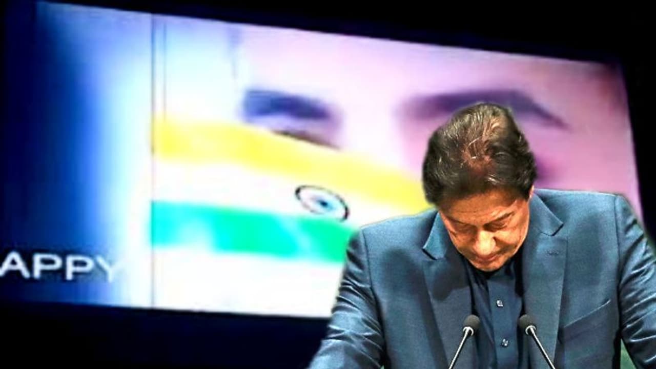 'কালা দিবসের' তিনদিন আগেই পাক টিভিতে পতপতিয়ে উড়ল ভারতের তিরঙ্গা, মুখ পুড়ল ইমরানের