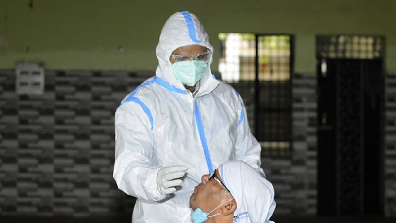 কলকাতায় আক্রান্তের সংখ্যা ছাড়াল ২৪ হাজার, উদ্বিগ্ন স্বাস্থ্য ভবন কলকাতায় আক্রান্তের সংখ্যা ছাড়াল ২৪ হাজার, উদ্বিগ্ন স্বাস্থ্য ভবন