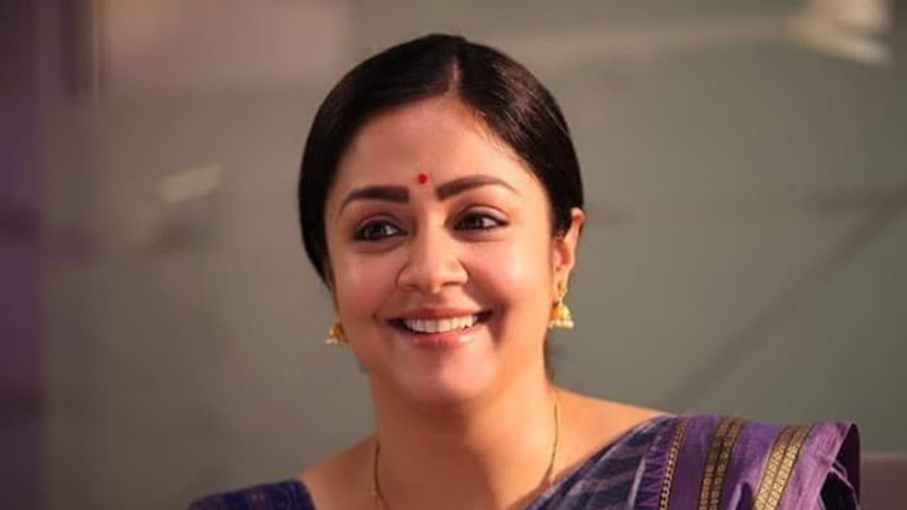 பிரபாஸுக்கு சகோதரியாக நடிக்கிறாரா ஜோதிகா? வெளியே கசிந்த உண்மை தகவல்! பிரபாஸுக்கு சகோதரியாக நடிக்கிறாரா ஜோதிகா? வெளியே கசிந்த உண்மை தகவல்!