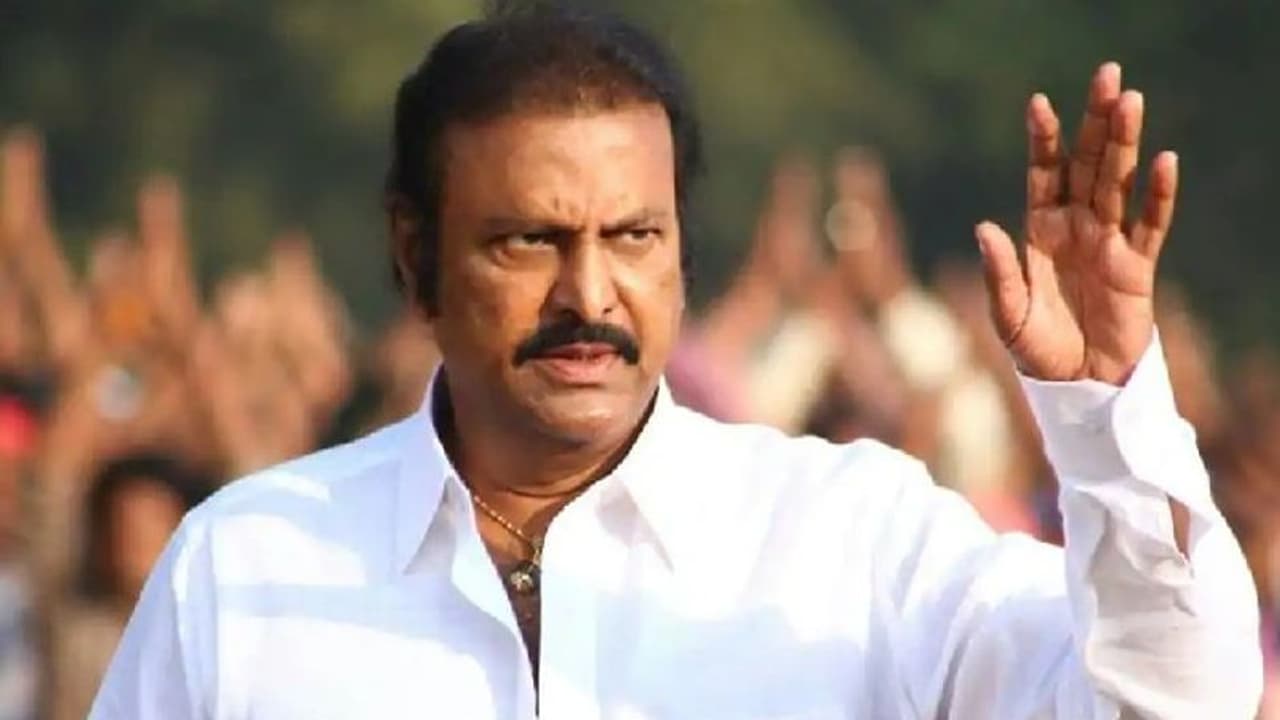 <p style="text align: justify;">పరిశ్రమలో మోహన్ బాబుపై ముక్కోపి అనే పేరుంది. ఈ సీనియర్ హీరో సెట్స్ లో హీరోయిన్స్ పై చేయిచేసుకున్నారనే అపవాదు కూడా ఉంది. ముక్కుసూటిగా మాట్లాడే మోహన్ బాబు వ్యాఖ్యలు అనేకమార్లు వివాదాలకు దారితీశాయి. పబ్లిక్ వేదికలపై కూడా మోహన్ బాబు మనసులోది ఉన్నది ఉన్నట్లు కుండబద్దలు కొడతాడు. వినాయక చవితి సంధర్భంగా మోహన్ బాబు ఓ ఇంటర్వ్యూలో పాల్గొనడం జరిగింది. ఆ ఇంటర్వ్యూలో ఆయన అనేక విషయాలపై స్పందించారు.</p>
