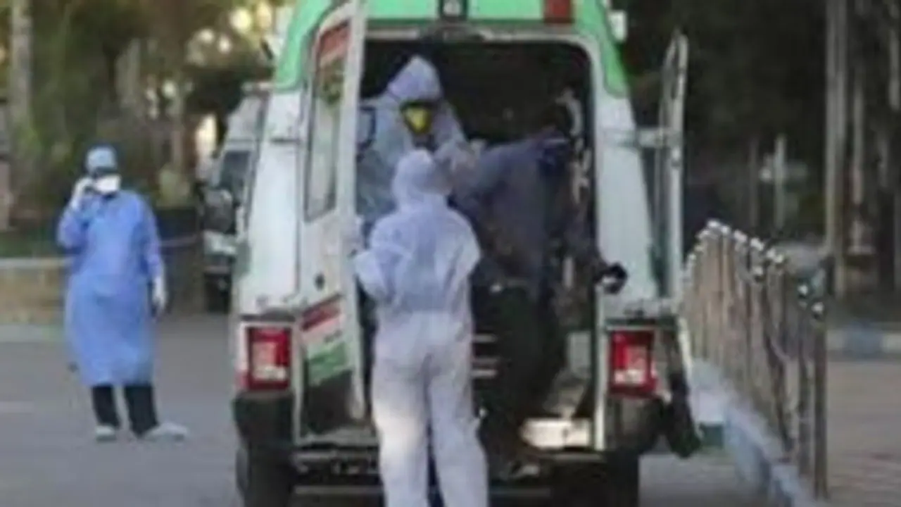 বাড়িতে শারীরিক অবস্থার অবনতি, 'অ্যাম্বুল্যান্স না মেলা'য় মৃত্যু করোনা আক্রান্তের বাড়িতে শারীরিক অবস্থার অবনতি, 'অ্যাম্বুল্যান্স না মেলা'য় মৃত্যু করোনা আক্রান্তের