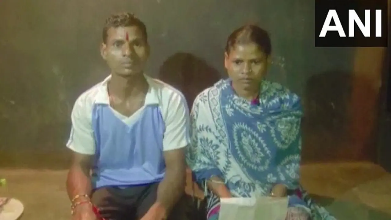 ರಕ್ಷಾ ಬಂಧನ ದಿನ ತಂಗಿಯ ಮನವಿ; ನಕ್ಸಲ್ ತೊರೆದು ಮನೆಗೆ ಮರಳಿದ ಅಣ್ಣ! ರಕ್ಷಾ ಬಂಧನ ದಿನ ತಂಗಿಯ ಮನವಿ; ನಕ್ಸಲ್ ತೊರೆದು ಮನೆಗೆ ಮರಳಿದ ಅಣ್ಣ!