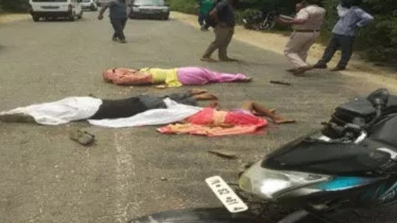 रक्षाबंधन के दिन राखी बांधने से पहले भाई बहन की मौत, सड़क पर खून से लथपथ पड़ी थीं दोनों की लाशें रक्षाबंधन के दिन राखी बांधने से पहले भाई बहन की मौत, सड़क पर खून से लथपथ पड़ी थीं दोनों की लाशें