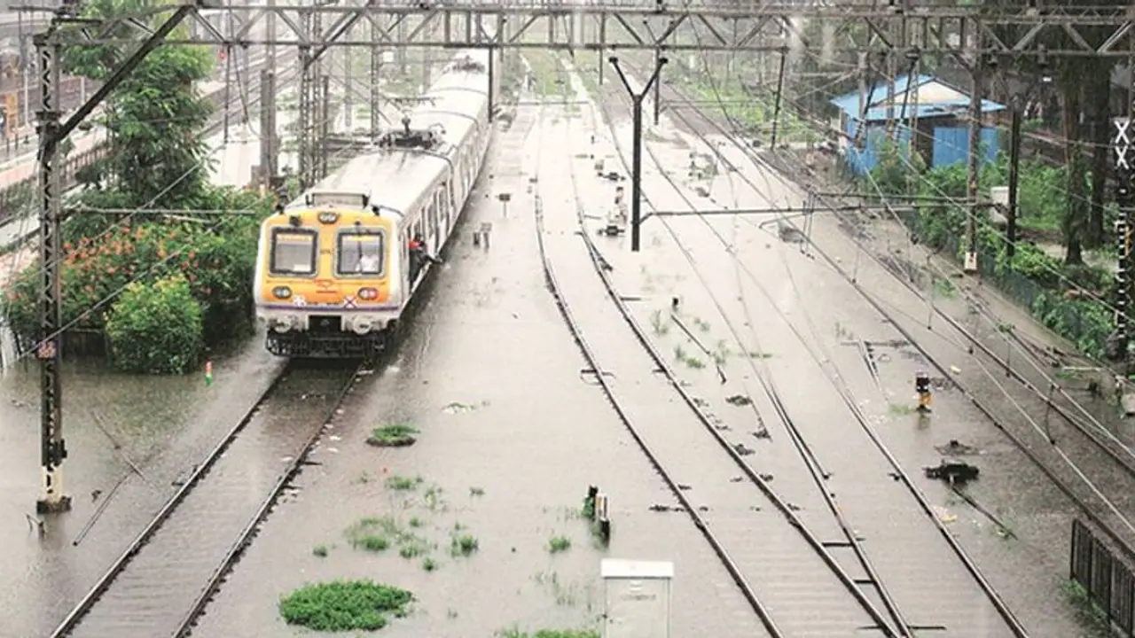 Monsoon arrives early in Mumbai; waterlogging in many areas, trains halted Monsoon arrives early in Mumbai; waterlogging in many areas, trains halted