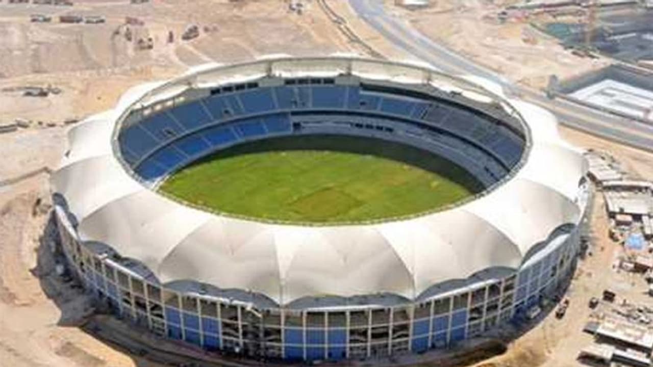 ഇന്ത്യ പാകിസ്ഥാന് പോരാട്ടത്തിന് ഇനി മണിക്കൂറുകള് മാത്രം; ആവേശത്തോടെ യുഎഇയിലെ പ്രവാസികള് ഇന്ത്യ പാകിസ്ഥാന് പോരാട്ടത്തിന് ഇനി മണിക്കൂറുകള് മാത്രം; ആവേശത്തോടെ യുഎഇയിലെ പ്രവാസികള്