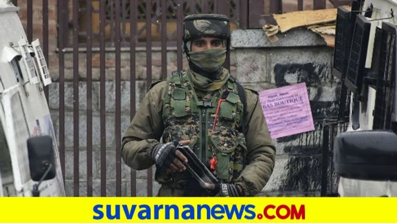 370ನೇ ವಿಧಿ ರದ್ದತಿಗೆ ಒಂದು ವರ್ಷ: ಕಣಿವೆ ನಾಡಿನಲ್ಲಿ ಬಿಗಿ ಭದ್ರತೆ! 370ನೇ ವಿಧಿ ರದ್ದತಿಗೆ ಒಂದು ವರ್ಷ: ಕಣಿವೆ ನಾಡಿನಲ್ಲಿ ಬಿಗಿ ಭದ್ರತೆ!