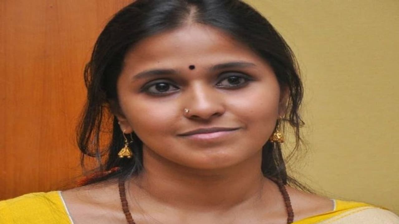 సింగర్ స్మిత గొప్ప దాతృత్వం..కరోనా రోగుల కోసం ఆక్సిజన్ కాన్సంట్రేటర్స్, బెడ్లు ఏర్పాటు సింగర్ స్మిత గొప్ప దాతృత్వం..కరోనా రోగుల కోసం ఆక్సిజన్ కాన్సంట్రేటర్స్, బెడ్లు ఏర్పాటు