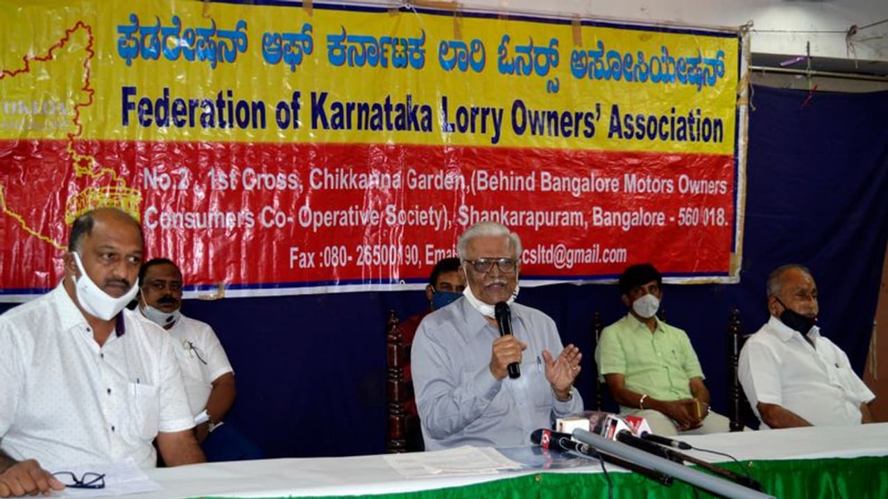 ಡೀಸೆಲ್ ದರ ಇಳಿಸಿ; ಕೇಂದ್ರ ಸರ್ಕಾರಕ್ಕೆ ಲಾರಿ ಮಾಲೀಕರ ಸಂಘ ಆಗ್ರಹ! ಡೀಸೆಲ್ ದರ ಇಳಿಸಿ; ಕೇಂದ್ರ ಸರ್ಕಾರಕ್ಕೆ ಲಾರಿ ಮಾಲೀಕರ ಸಂಘ ಆಗ್ರಹ!