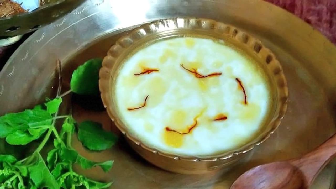 কেন জন্মাষ্টমীতে শ্রীকৃষ্ণ কে ৫৬ টি ভোগে দেওয়া হয়, জেনে নিন এর কারণ