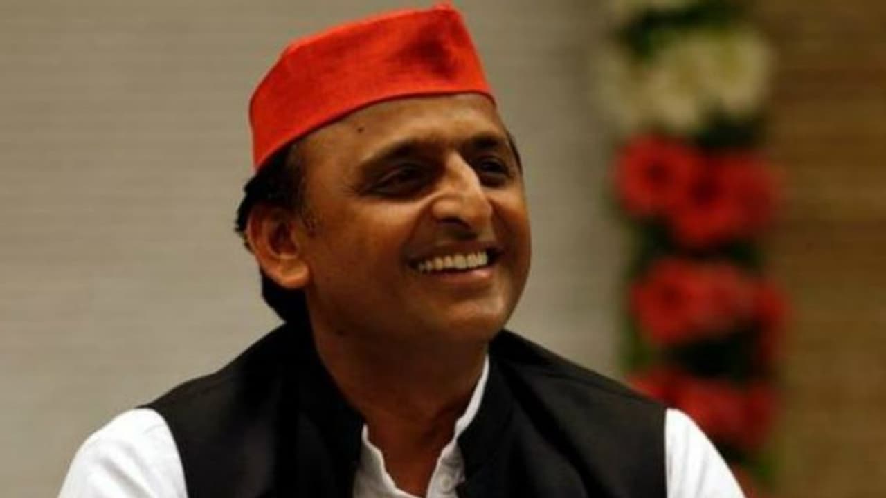 भगवान श्रीराम को बताया था काल्पनिक, अब सपा ने किया पैदल