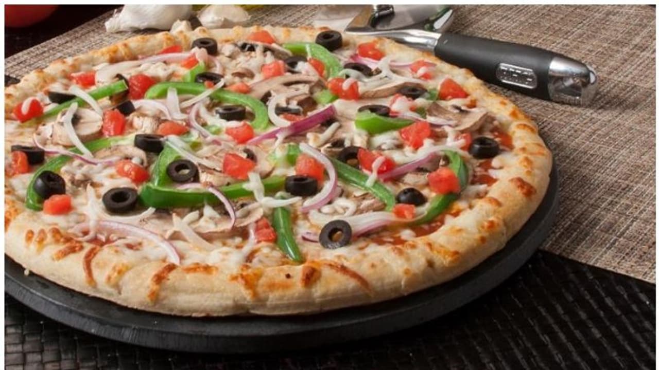 'വെജിറ്റബിള് പിസ' വീട്ടിൽ തന്നെ തയ്യാറാക്കാം 'വെജിറ്റബിള് പിസ' വീട്ടിൽ തന്നെ തയ്യാറാക്കാം