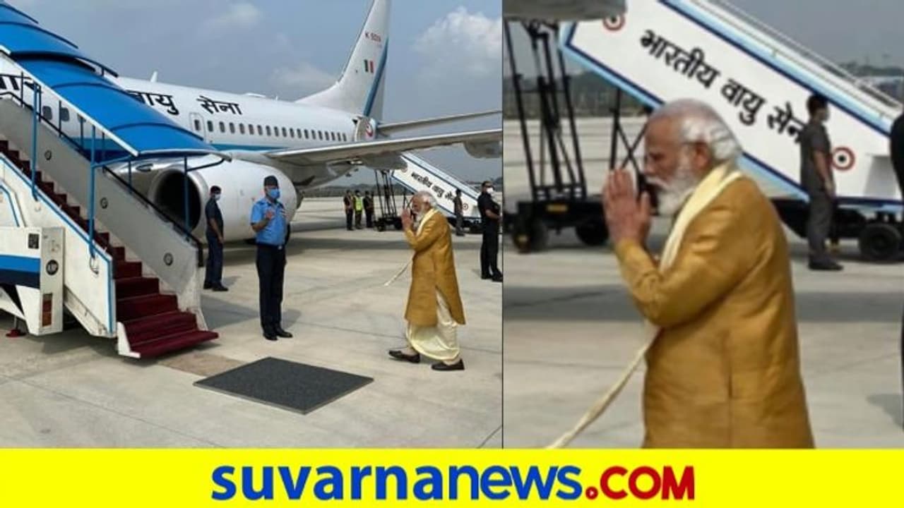 ರೇಷ್ಮೆ ಧೋತಿ, ಕುರ್ತಾ ಧರಿಸಿ ರಾಮಜನ್ಮ ಭೂಮಿ ಅಯೋಧ್ಯೆಯತ್ತ ಮೋದಿ! ರೇಷ್ಮೆ ಧೋತಿ, ಕುರ್ತಾ ಧರಿಸಿ ರಾಮಜನ್ಮ ಭೂಮಿ ಅಯೋಧ್ಯೆಯತ್ತ ಮೋದಿ!