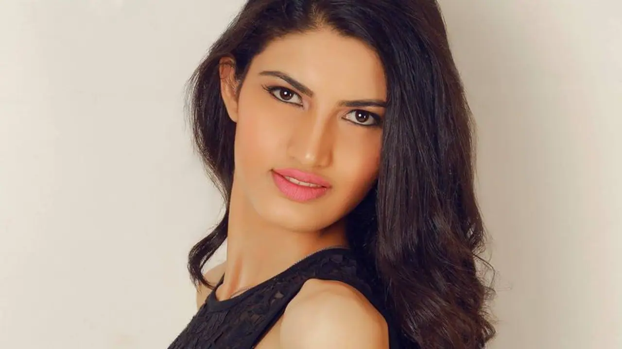 আলাপ করুন 'রূপে লক্ষ্মী গুণে সরস্বতী' ঐশ্বর্যর সঙ্গে, যিনি প্রমাণ করলেন সুন্দরীরাও বুদ্ধিমান হয় আলাপ করুন 'রূপে লক্ষ্মী গুণে সরস্বতী' ঐশ্বর্যর সঙ্গে, যিনি প্রমাণ করলেন সুন্দরীরাও বুদ্ধিমান হয়