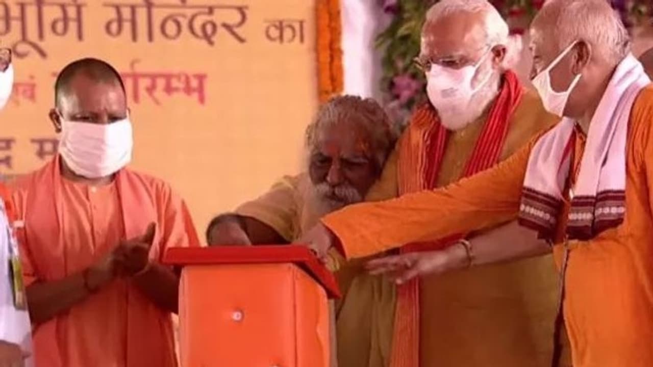 மோடி செய்த சிறிய தவறு… உ.பி முதல்வர் யோகி ஆதித்யநாத்துக்கு ஏற்பட்ட சோதனை..! மோடி செய்த சிறிய தவறு… உ.பி முதல்வர் யோகி ஆதித்யநாத்துக்கு ஏற்பட்ட சோதனை..!