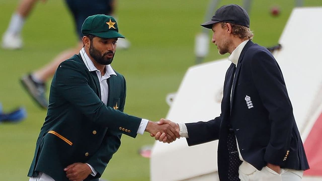 മാഞ്ചസ്റ്റര് ടെസ്റ്റില് മോശം ക്യാപ്റ്റന്സി; പാക് നായകന് അസര് അലിക്കെതിരെ വസിം അക്രം മാഞ്ചസ്റ്റര് ടെസ്റ്റില് മോശം ക്യാപ്റ്റന്സി; പാക് നായകന് അസര് അലിക്കെതിരെ വസിം അക്രം