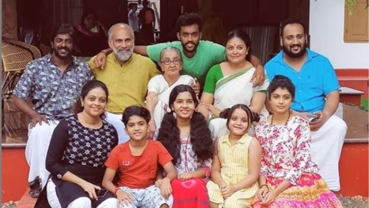 നിങ്ങൾക്ക് ഇതൊരു പരീക്ഷണമായില്ലെങ്കിൽ ഞാൻ രക്ഷപെട്ട്'; പുതിയ വേഷത്തിൽ അശ്വതി