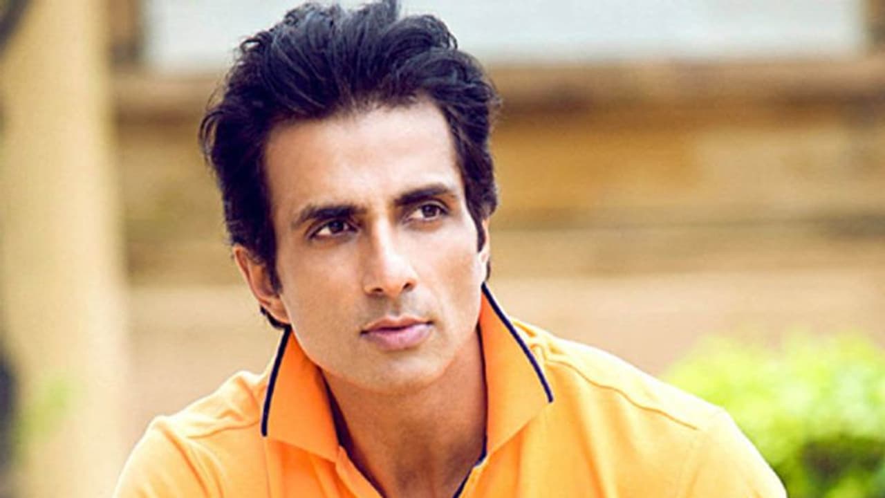 നീറ്റ് ജെഇഇ പരീക്ഷ നടത്തുകയാണെങ്കില് പരീക്ഷാര്ത്ഥികള്ക്ക് യാത്രാ സൌകര്യം വാഗ്ദാനം ചെയ്ത് സോനു സൂദ് നീറ്റ് ജെഇഇ പരീക്ഷ നടത്തുകയാണെങ്കില് പരീക്ഷാര്ത്ഥികള്ക്ക് യാത്രാ സൌകര്യം വാഗ്ദാനം ചെയ്ത് സോനു സൂദ്