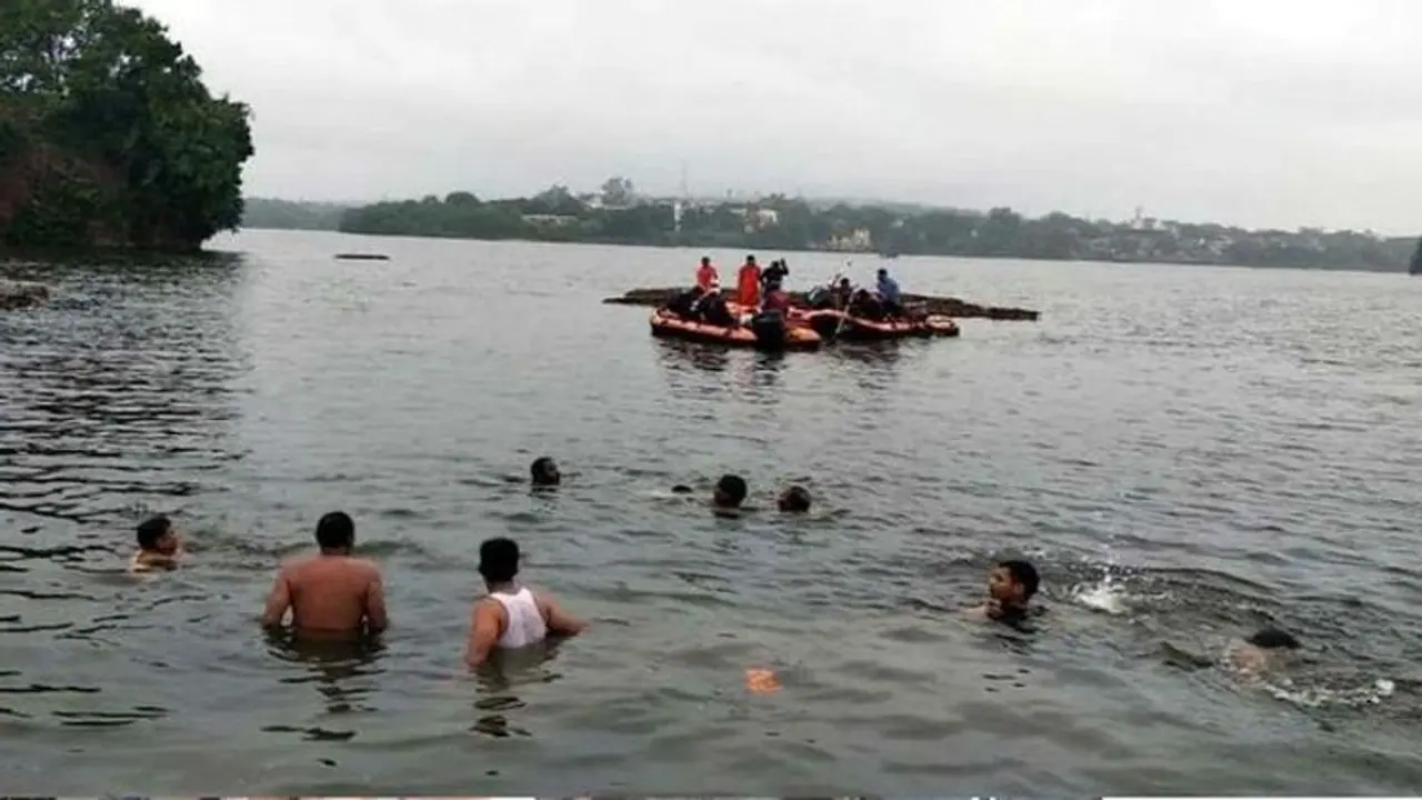 ట్యునిషీయాలో మునిగిన బోటు: 50 మంది గల్లంతు ట్యునిషీయాలో మునిగిన బోటు: 50 మంది గల్లంతు