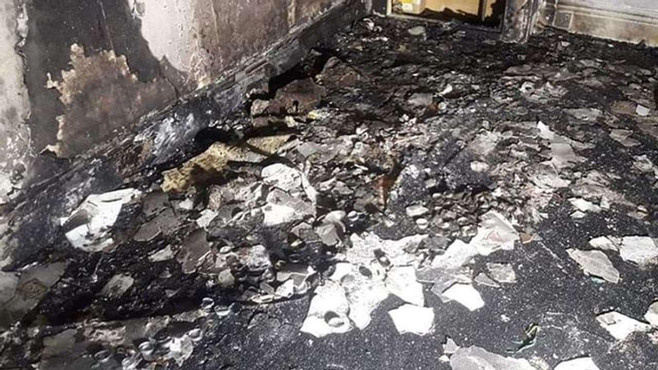 Man burns down house during proposal; here’s how his girlfriend reacted Man burns down house during proposal; here’s how his girlfriend reacted