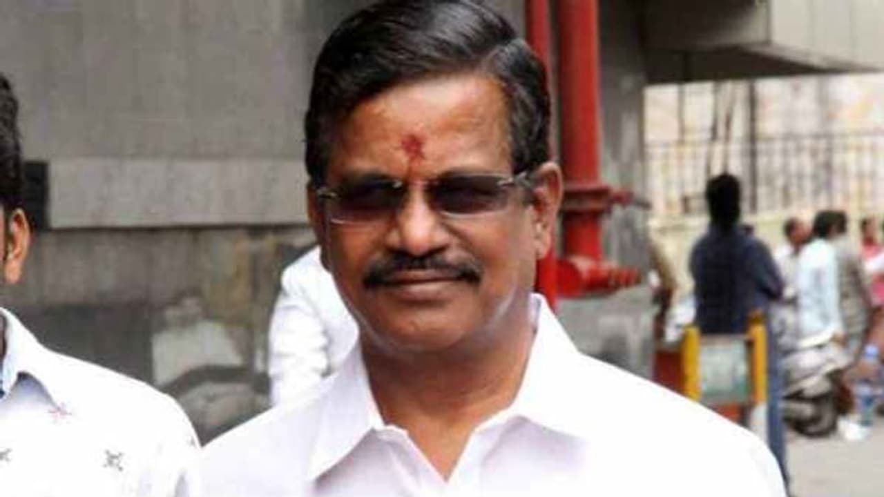 அன்புச்செழியனை தொடர்ந்து 4 முன்னணி பட தயாரிப்பாளர்களை ரவுண்ட் கட்டும் ஐடி ரெய்டு.. யார் யார் தெரியுமா?