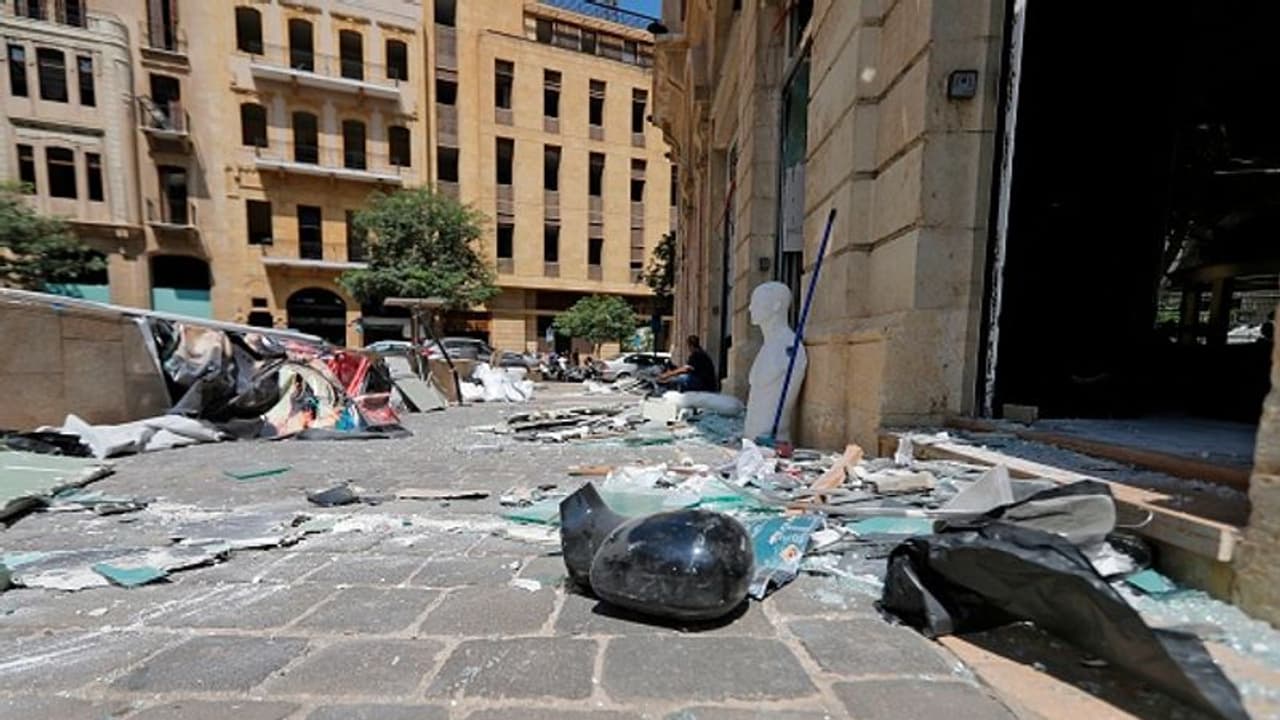 বেইরুটের ভয়াবহ বিস্ফোরণের পর সরকার বিরোধী আন্দোলন, উত্তপ্ত লেবাননে একের পর এক বিক্ষোভের ডাক বেইরুটের ভয়াবহ বিস্ফোরণের পর সরকার বিরোধী আন্দোলন, উত্তপ্ত লেবাননে একের পর এক বিক্ষোভের ডাক