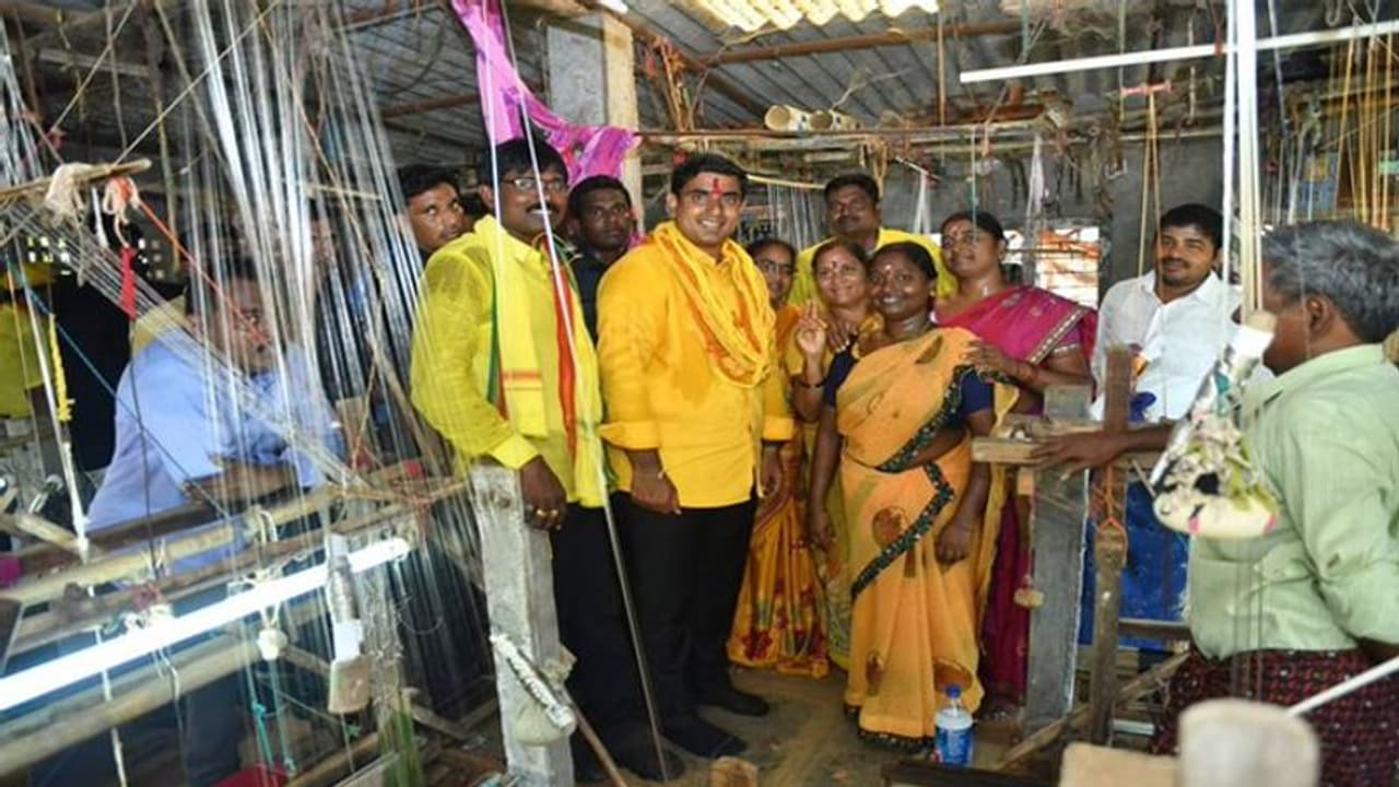 నేతన్నలకు నేను ఉడతా సాయం చేశా..మీరే ఆదుకొండి: జగన్ సర్కార్ ను కోరిన లోకేష్ నేతన్నలకు నేను ఉడతా సాయం చేశా..మీరే ఆదుకొండి: జగన్ సర్కార్ ను కోరిన లోకేష్