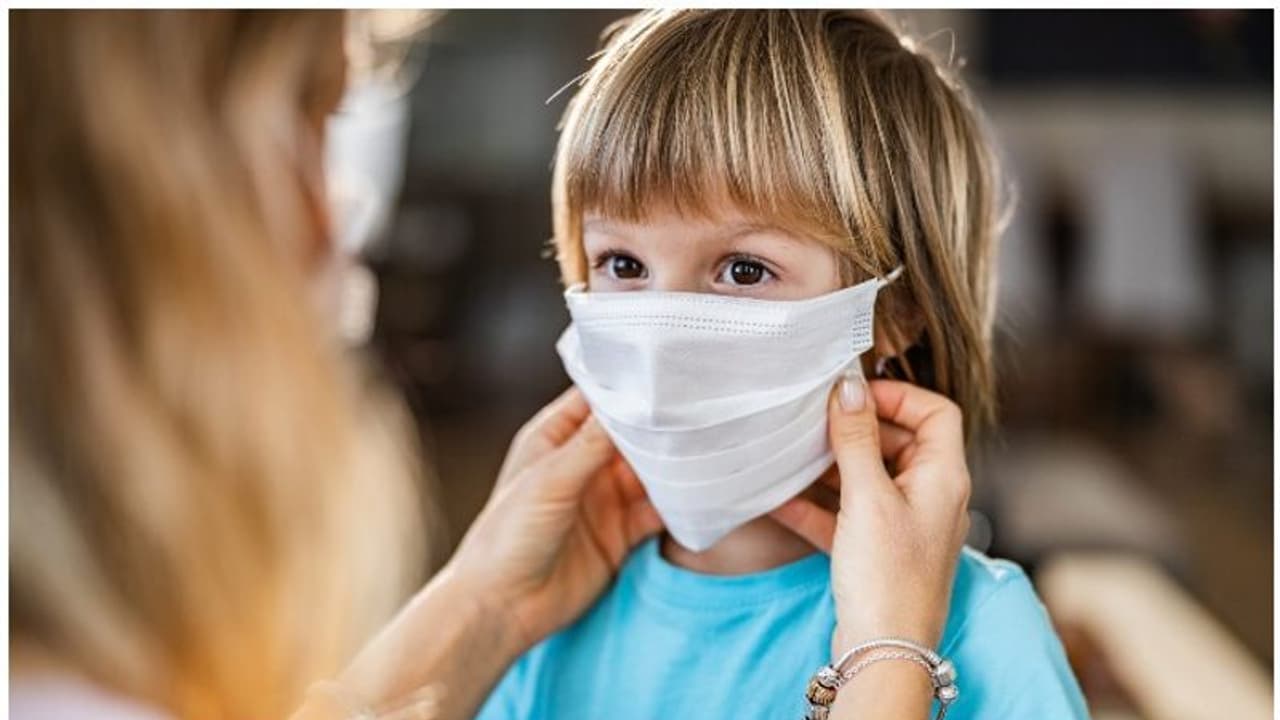 കൊവിഡ് 19; നിങ്ങളുടെ കുട്ടിയ്ക്ക് മാസ്ക് ധരിക്കാൻ മടിയാണോ; എങ്കിൽ രക്ഷിതാക്കൾ ചെയ്യേണ്ടത്...