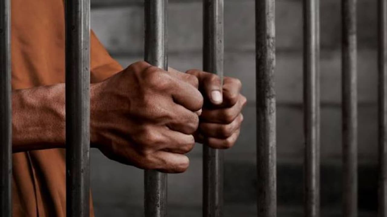 বাড়িতে নেই স্ত্রী , পরিচারিকাকে লাগাতার ধর্ষণের অভিযোগ বিজেপি নেতার বিরুদ্ধে বাড়িতে নেই স্ত্রী , পরিচারিকাকে লাগাতার ধর্ষণের অভিযোগ বিজেপি নেতার বিরুদ্ধে