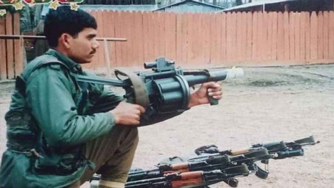 चीन की सीमा पर तैनात सेना का जवान हुआ शहीद , पिछले साल ही गोली लगने से बेटे की हुई थी मौत चीन की सीमा पर तैनात सेना का जवान हुआ शहीद , पिछले साल ही गोली लगने से बेटे की हुई थी मौत