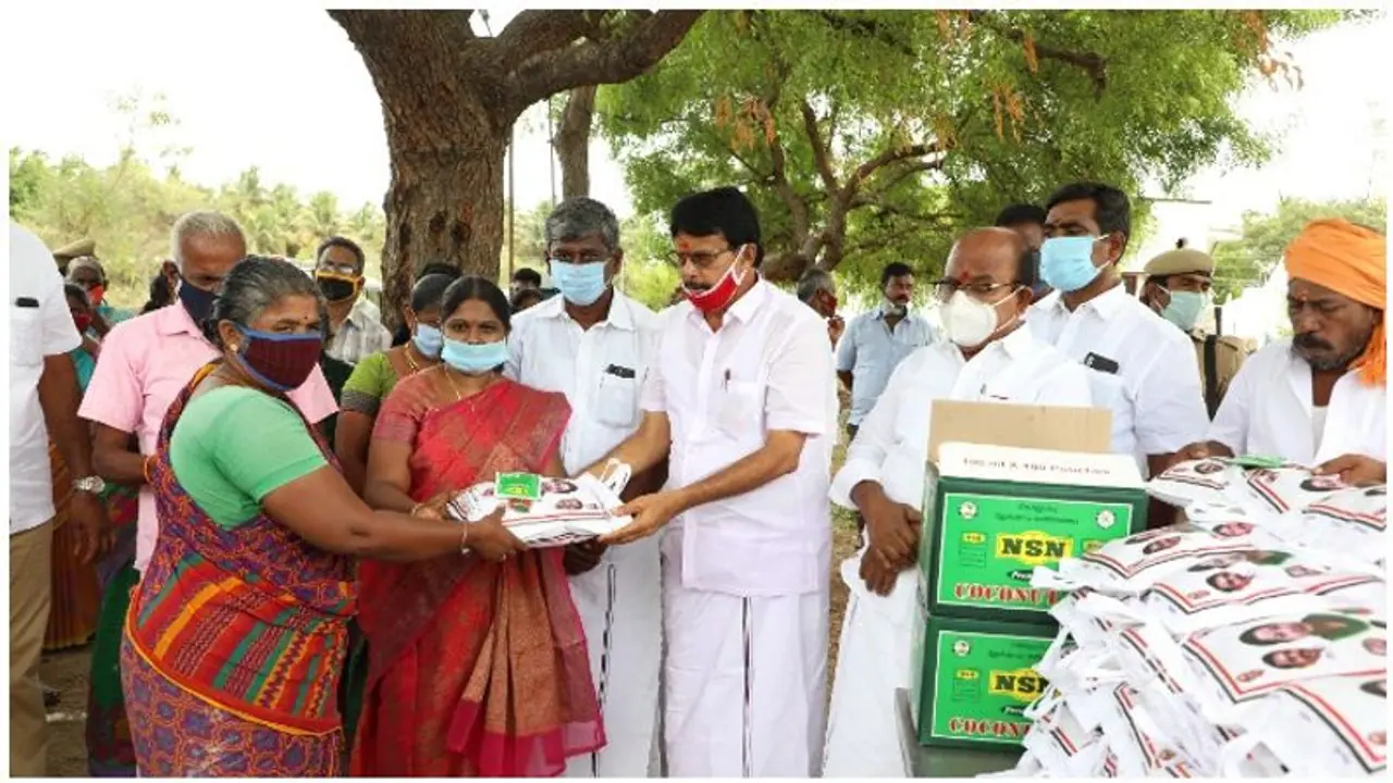 ஒற்றை ஆளாய் 1 லட்சத்து 10 குடும்பங்களுக்கு கொரோனா நிவாரணம்... அசத்தும் நடராஜ்..! ஒற்றை ஆளாய் 1 லட்சத்து 10 குடும்பங்களுக்கு கொரோனா நிவாரணம்... அசத்தும் நடராஜ்..!