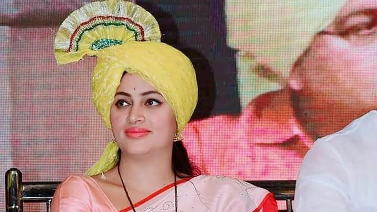 Navneeth Kaur: జంతువులంటే ఎంత ప్రేమ... 60 ఒంటెల ప్రాణాలు కాపాడిన హీరోయిన్ నవనీత్ కౌర్! Navneeth Kaur: జంతువులంటే ఎంత ప్రేమ... 60 ఒంటెల ప్రాణాలు కాపాడిన హీరోయిన్ నవనీత్ కౌర్!