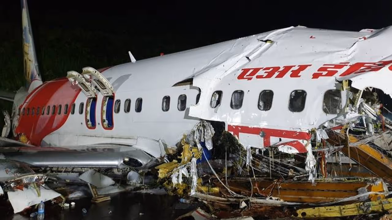 കരിപ്പൂരിലേത് ഏതുനിമിഷവും സംഭവിക്കാനിരുന്ന ദുരന്തം; ഡിജിസിഎയുടെ ഓഡിറ്റ് നിർദ്ദേശങ്ങൾ പാലിക്കപ്പെട്ടിരുന്നോ? കരിപ്പൂരിലേത് ഏതുനിമിഷവും സംഭവിക്കാനിരുന്ന ദുരന്തം; ഡിജിസിഎയുടെ ഓഡിറ്റ് നിർദ്ദേശങ്ങൾ പാലിക്കപ്പെട്ടിരുന്നോ?