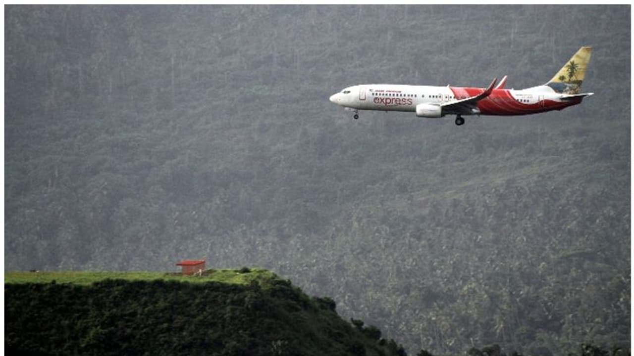 എന്താണ് ടേബിൾ ടോപ്പ് റൺവേ? കരിപ്പൂർ വിമാനാപകടം 2010 ലെ മംഗലാപുരം അപകടത്തെ ഓർമിപ്പിക്കുന്നത് എന്തുകൊണ്ട് ? എന്താണ് ടേബിൾ ടോപ്പ് റൺവേ? കരിപ്പൂർ വിമാനാപകടം 2010 ലെ മംഗലാപുരം അപകടത്തെ ഓർമിപ്പിക്കുന്നത് എന്തുകൊണ്ട് ?