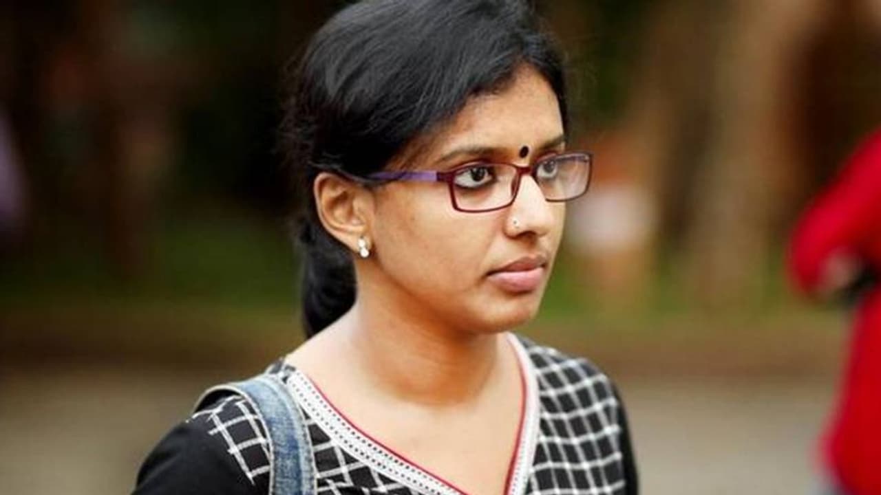 'ജില്ലാ അടിസ്ഥാനത്തിലും മതത്തിന്റെ അടിസ്ഥാനത്തിലും ഫാന് ഫൈറ്റ് നടത്തുന്നവരോട്'; സിതാര കൃഷ്ണകുമാര് പറയുന്നു 'ജില്ലാ അടിസ്ഥാനത്തിലും മതത്തിന്റെ അടിസ്ഥാനത്തിലും ഫാന് ഫൈറ്റ് നടത്തുന്നവരോട്'; സിതാര കൃഷ്ണകുമാര് പറയുന്നു