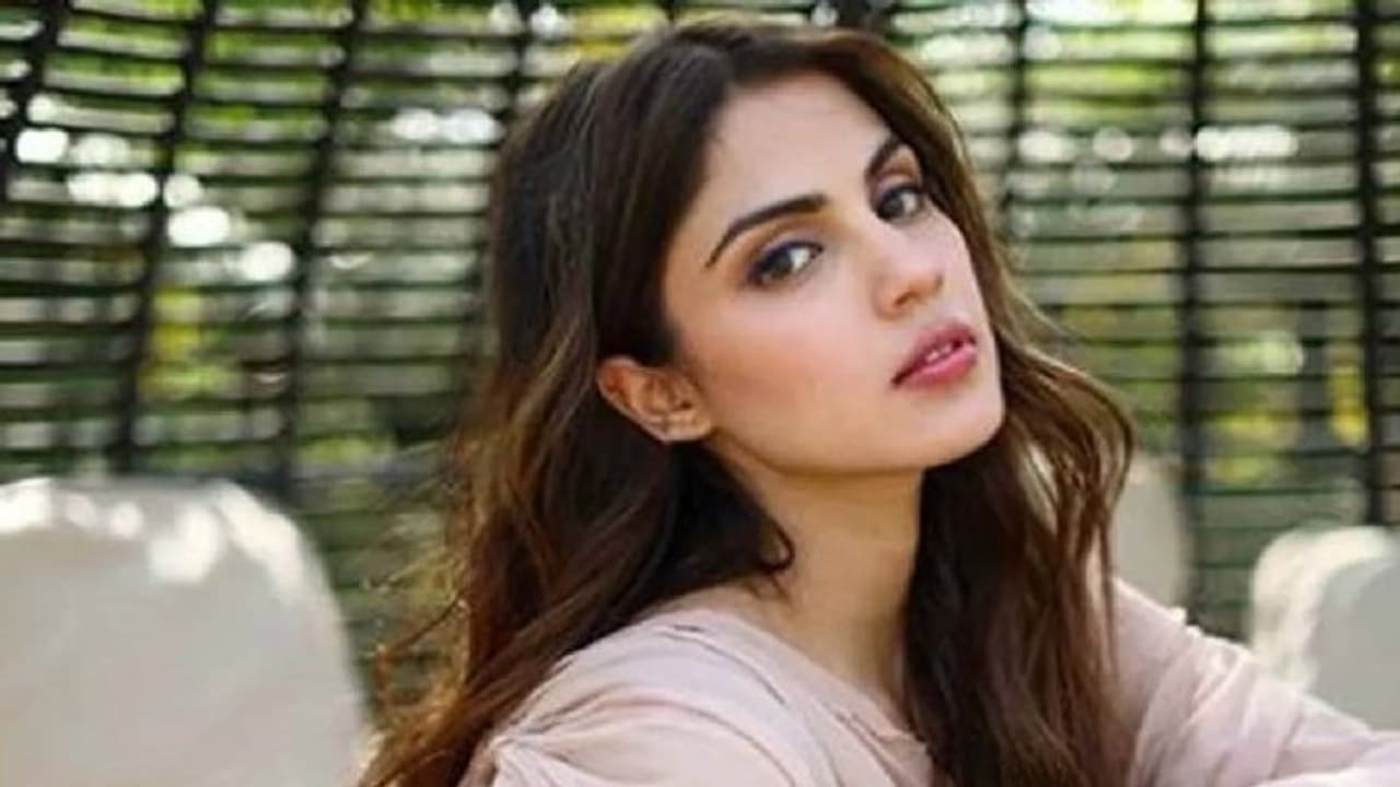 ఈడీకి రియా షాక్.. ఆస్తులడిగితే లెటర్ ముందు పెట్టింది! ఈడీకి రియా షాక్.. ఆస్తులడిగితే లెటర్ ముందు పెట్టింది!