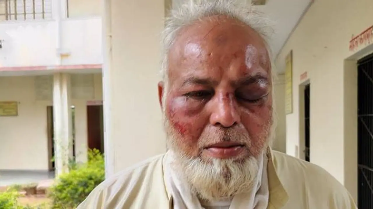 ಮೋದಿ ಪರ ಘೋಷಣೆ ಕೂಗುವಂತೆ ಕಿಡಿಗೇಡಿಗಳಿಂದ ಆಟೋ ಚಾಲಕನಿಗೆ ಥಳಿತ! ಮೋದಿ ಪರ ಘೋಷಣೆ ಕೂಗುವಂತೆ ಕಿಡಿಗೇಡಿಗಳಿಂದ ಆಟೋ ಚಾಲಕನಿಗೆ ಥಳಿತ!