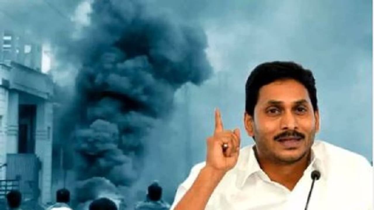 విజయవాడ అగ్ని ప్రమాద మృతులకు 50 లక్షల పరిహారం: జగన్ విజయవాడ అగ్ని ప్రమాద మృతులకు 50 లక్షల పరిహారం: జగన్