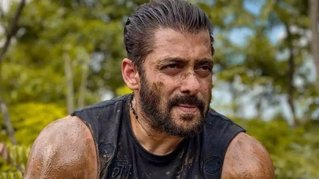 আবারও চাষের কাজে সলমন, আগে তো ছিল বিগ বস প্রমোশন, এবার প্রশ্ন ভক্তদের মনে আবারও চাষের কাজে সলমন, আগে তো ছিল বিগ বস প্রমোশন, এবার প্রশ্ন ভক্তদের মনে