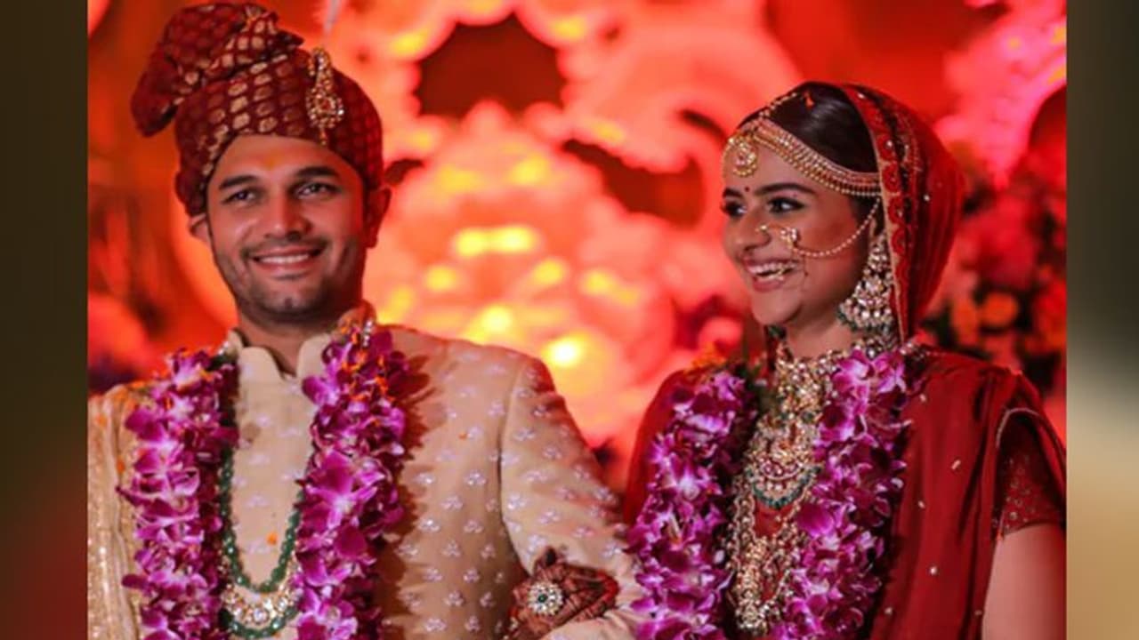 పెళ్లి పీటలు ఎక్కిన సీరియల్ నటి పెళ్లి పీటలు ఎక్కిన సీరియల్ నటి