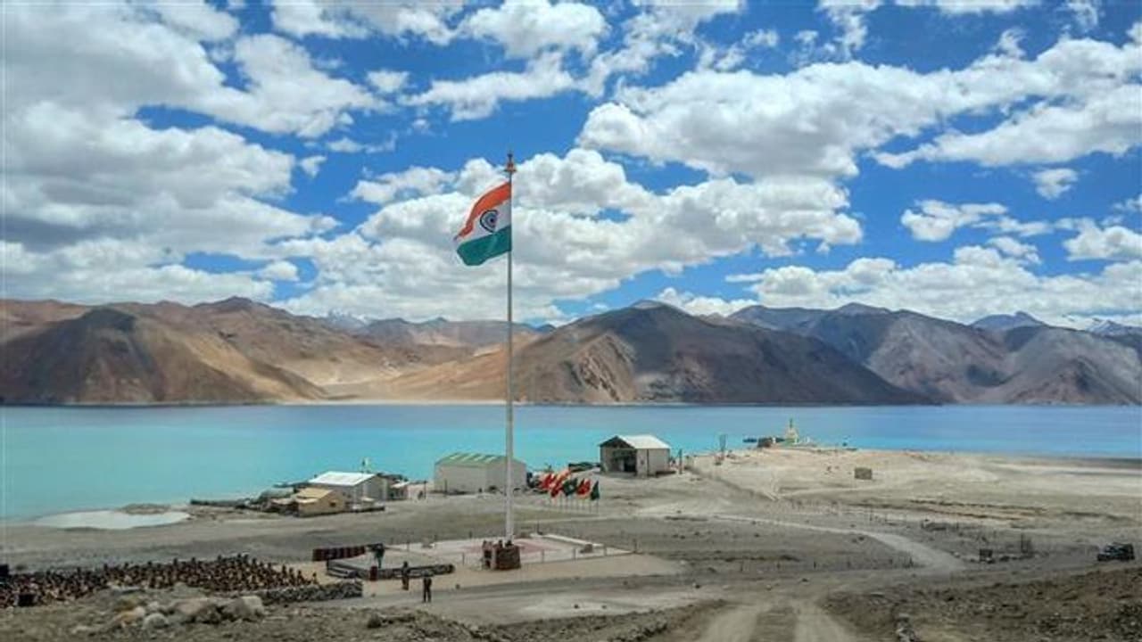 কূটনৈতিক কথার সঙ্গে লাদাখে লালফৌজের পাল্টা ৩০ হাজার বাহিনী মোতায়েন, শীতের দিকে তাকিয়ে ভারত