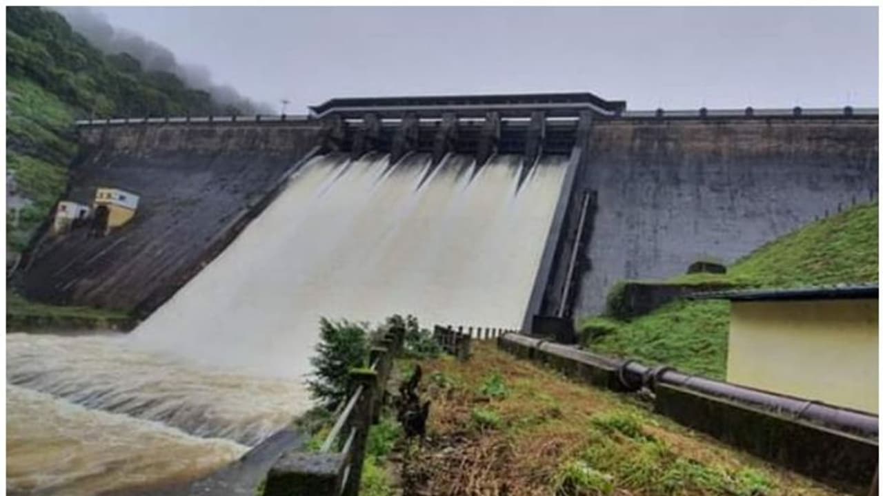 പമ്പ അണക്കെട്ടിന്റെ ആറ് ഷട്ടറുകളും തുറന്നു, പത്തനംതിട്ടയിൽ അതീവജാഗ്രത; മുൻകരുതലുമായി ജില്ലാ ഭരണകൂടം പമ്പ അണക്കെട്ടിന്റെ ആറ് ഷട്ടറുകളും തുറന്നു, പത്തനംതിട്ടയിൽ അതീവജാഗ്രത; മുൻകരുതലുമായി ജില്ലാ ഭരണകൂടം