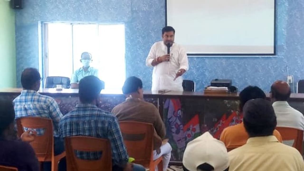 বিজেপি মুখী অবাঙালি ভোট,দলে টানতে ধর্মস্থানে 'ট্যুরের টোপ' তৃণমূলের বিজেপি মুখী অবাঙালি ভোট,দলে টানতে ধর্মস্থানে 'ট্যুরের টোপ' তৃণমূলের