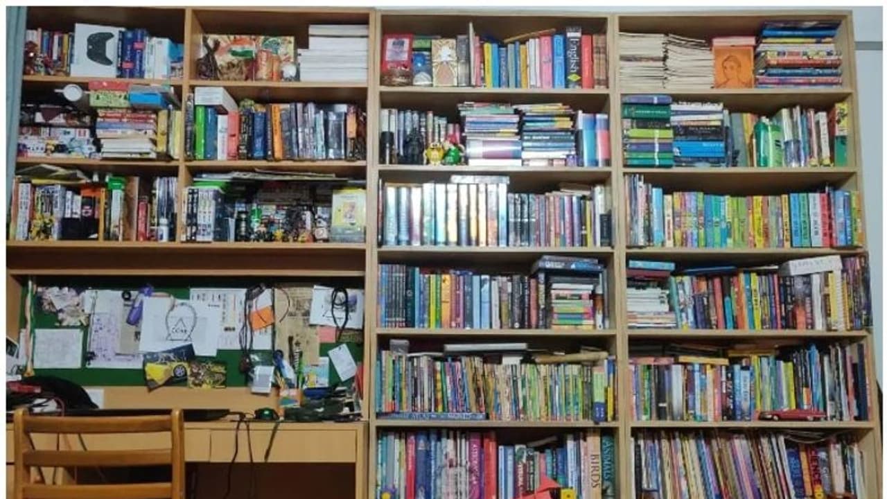 'ലൈബ്രറിയിലാണ് ജീവിക്കുന്നത്'; യുവാവ് പുസ്തകശേഖരം ട്വീറ്റ് ചെയ്തു; വിവാഹം കഴിക്കട്ടെയെന്ന് യുവതി