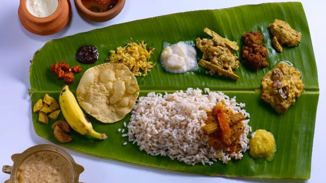 ഇനി വിശന്നിരിക്കേണ്ട , സൌജന്യ ഭക്ഷണക്കൂപ്പൺ പദ്ധതിയായ നിറവുമായി കേരള ബാങ്ക് ഇനി വിശന്നിരിക്കേണ്ട , സൌജന്യ ഭക്ഷണക്കൂപ്പൺ പദ്ധതിയായ നിറവുമായി കേരള ബാങ്ക്