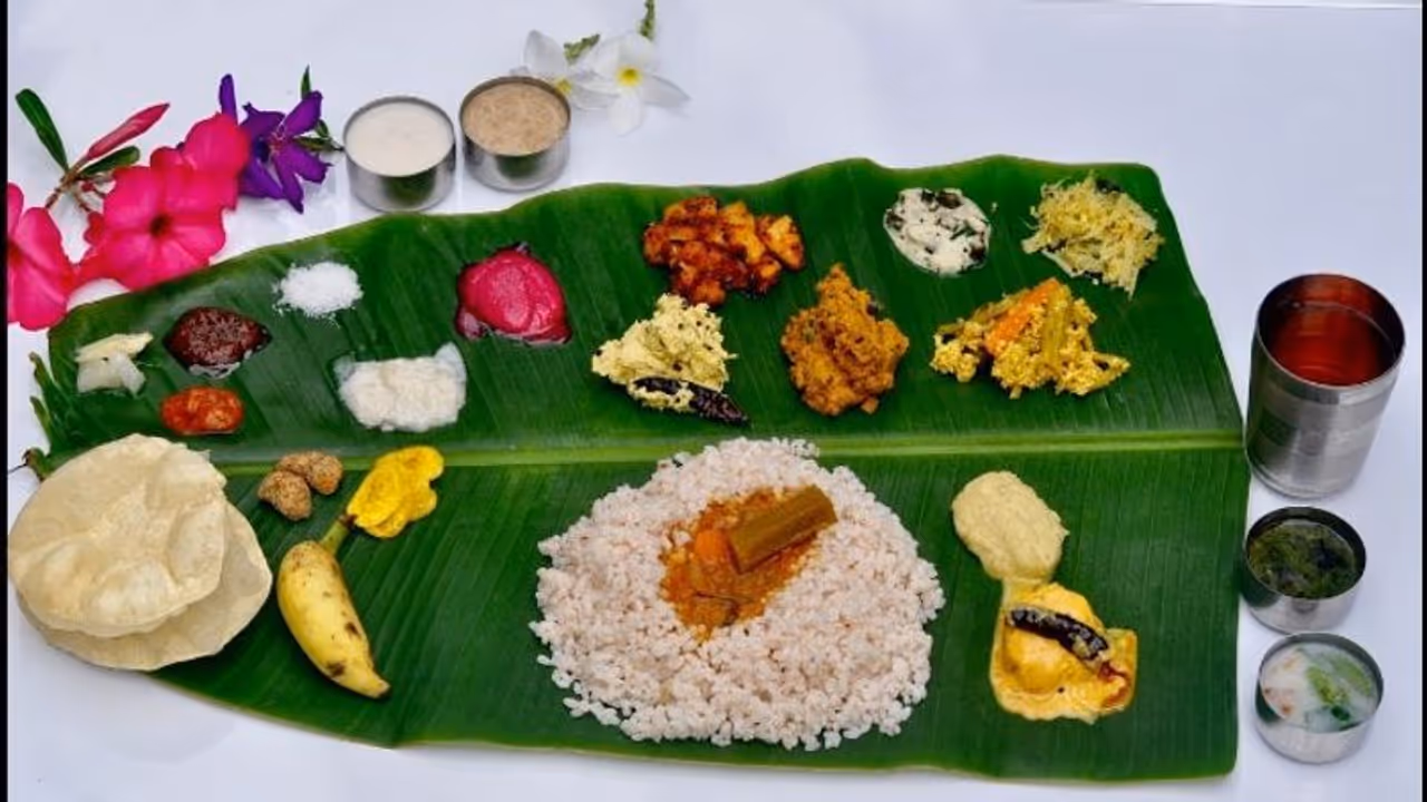 സദ്യയില്ലാതെ മലയാളികളികൾക്ക് എന്ത് ഓണം!! സദ്യയില്ലാതെ മലയാളികളികൾക്ക് എന്ത് ഓണം!!