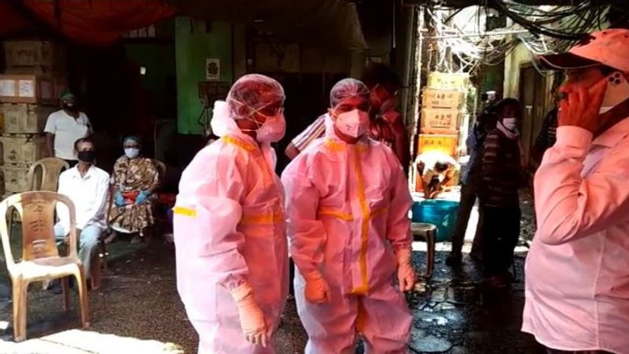 পাতিপুকুর মাছ বাজারে একাধিক উপসর্গহীন করোনা আক্রান্তের হদিশ, আতঙ্কিত ক্রেতা বিক্রেতা পাতিপুকুর মাছ বাজারে একাধিক উপসর্গহীন করোনা আক্রান্তের হদিশ, আতঙ্কিত ক্রেতা বিক্রেতা